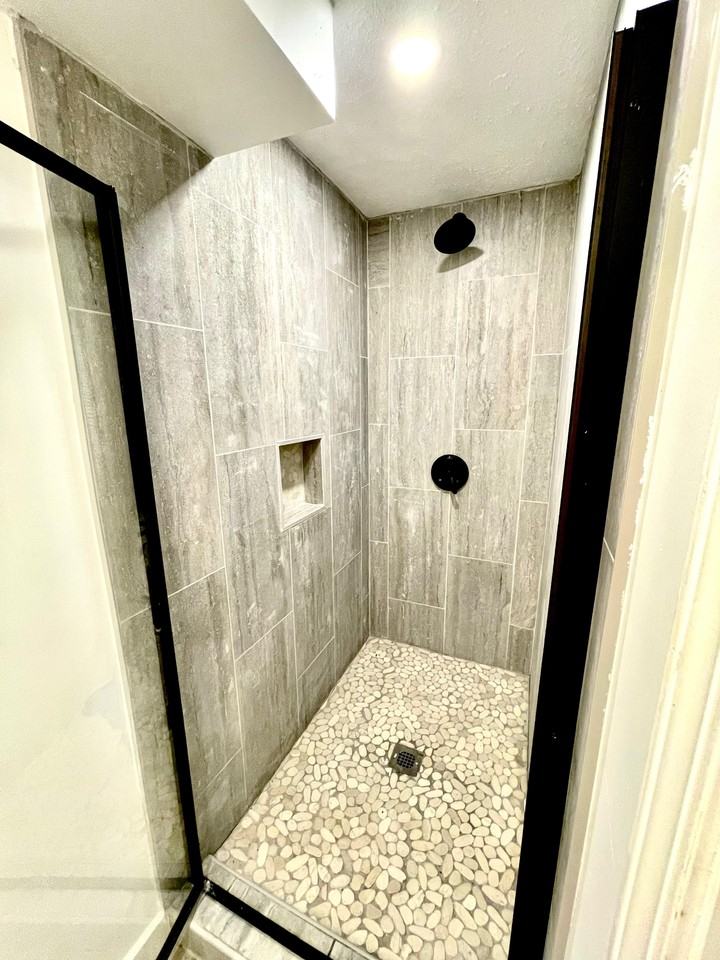 7802 Brownwood Dr - Photo 5 of 18