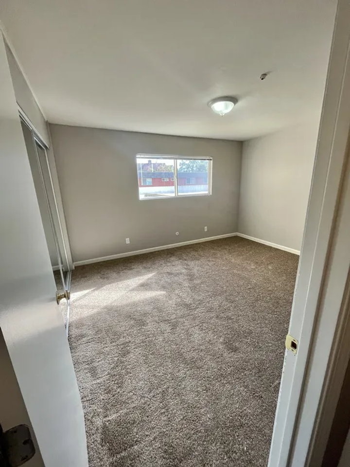 1851 Salem Ave #24 - Photo 3 of 4