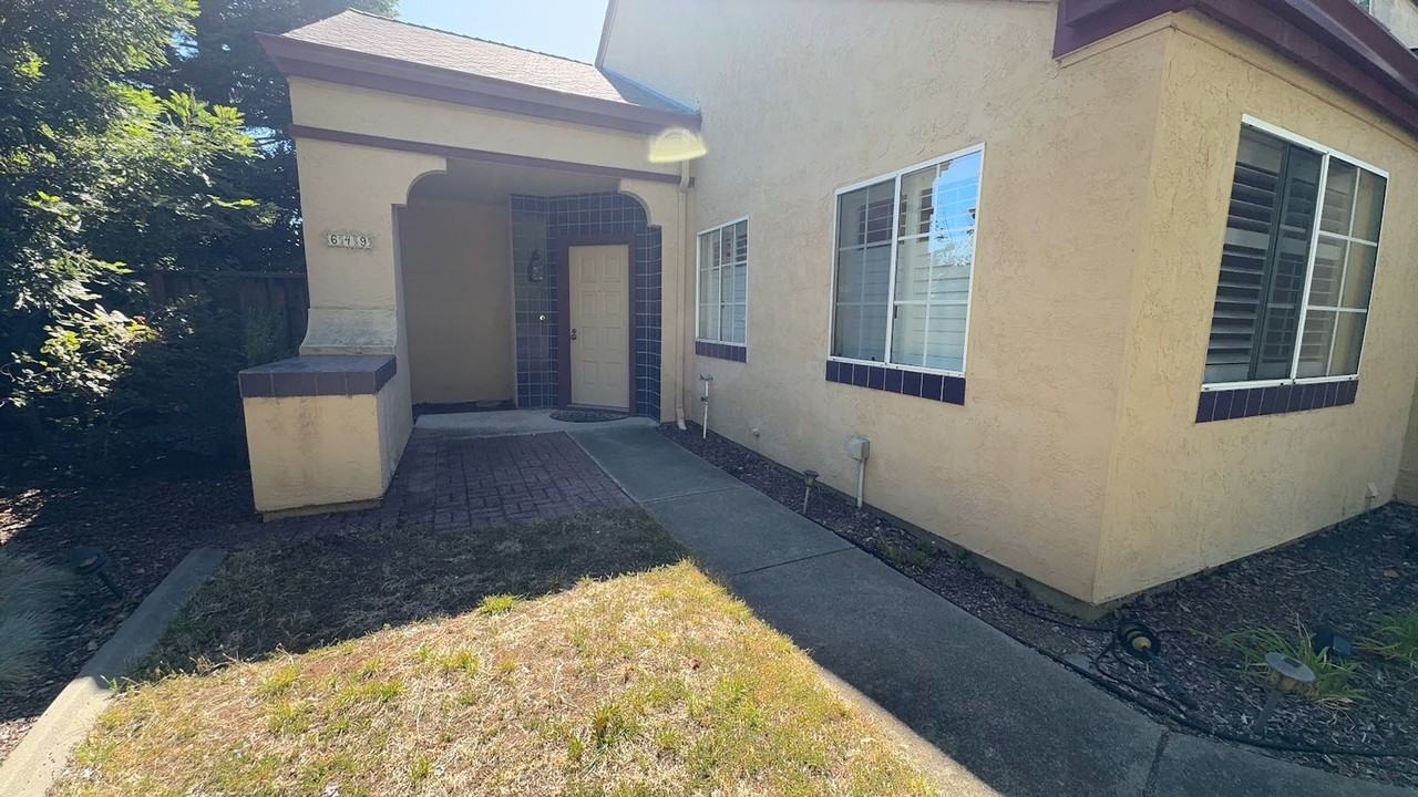 649 Daffodil Dr - Photo 2 of 48