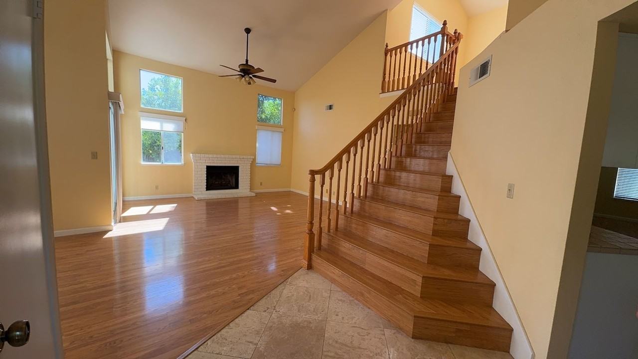 649 Daffodil Dr - Photo 3 of 48