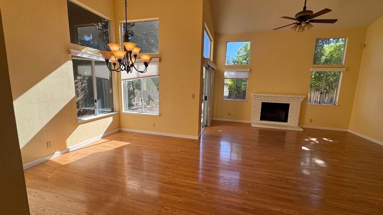 649 Daffodil Dr - Photo 4 of 48