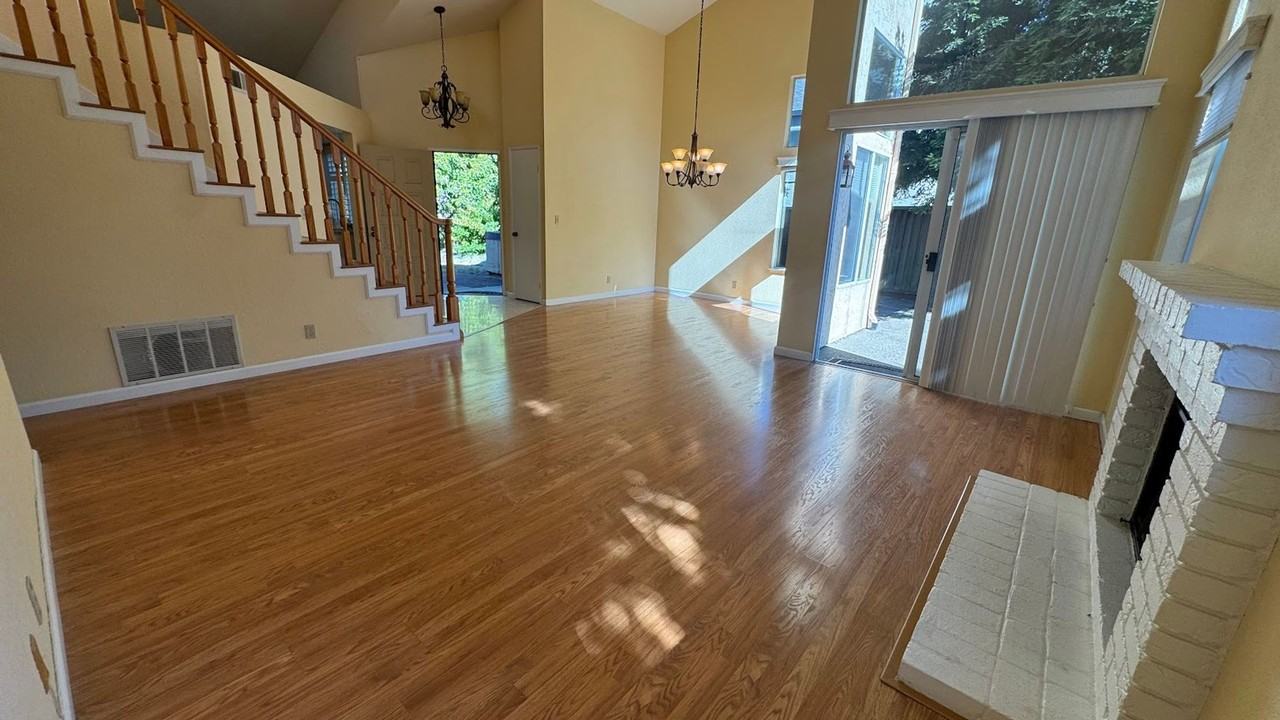 649 Daffodil Dr - Photo 5 of 48