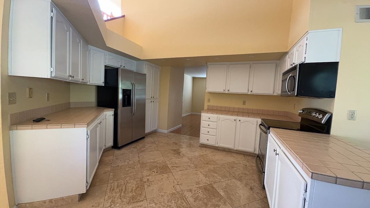 649 Daffodil Dr - Photo 7 of 48
