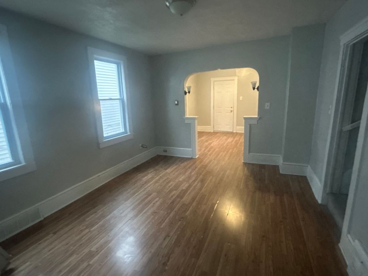 2911 Saratoga Ave - Photo 4 of 8