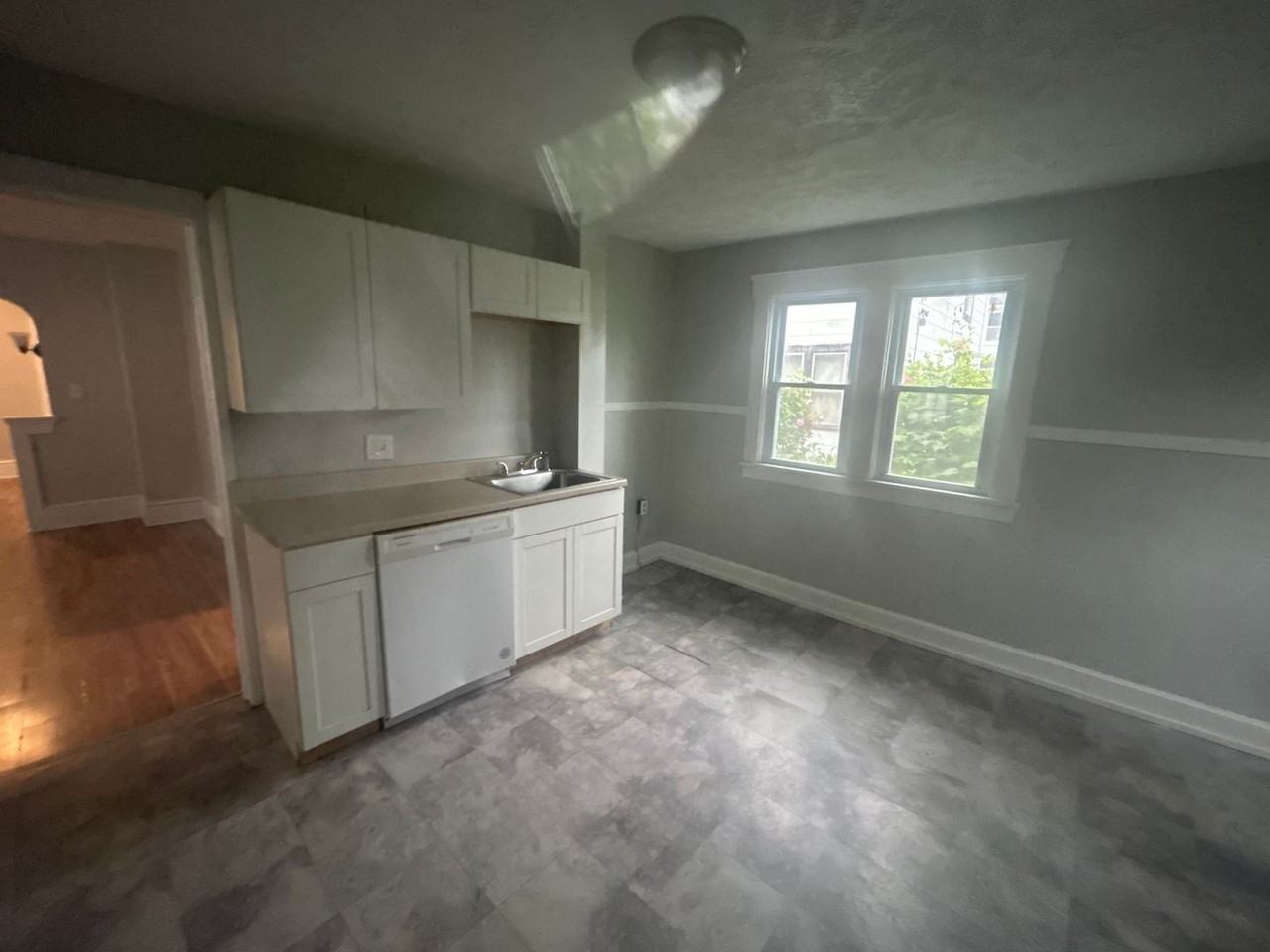 2911 Saratoga Ave - Photo 6 of 8