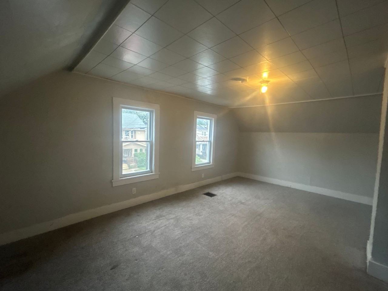 2911 Saratoga Ave - Photo 7 of 8