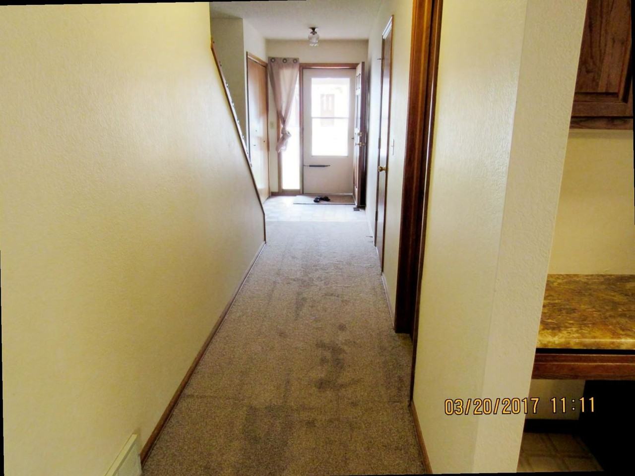 375 Wildrose Ln - Photo 2 of 15