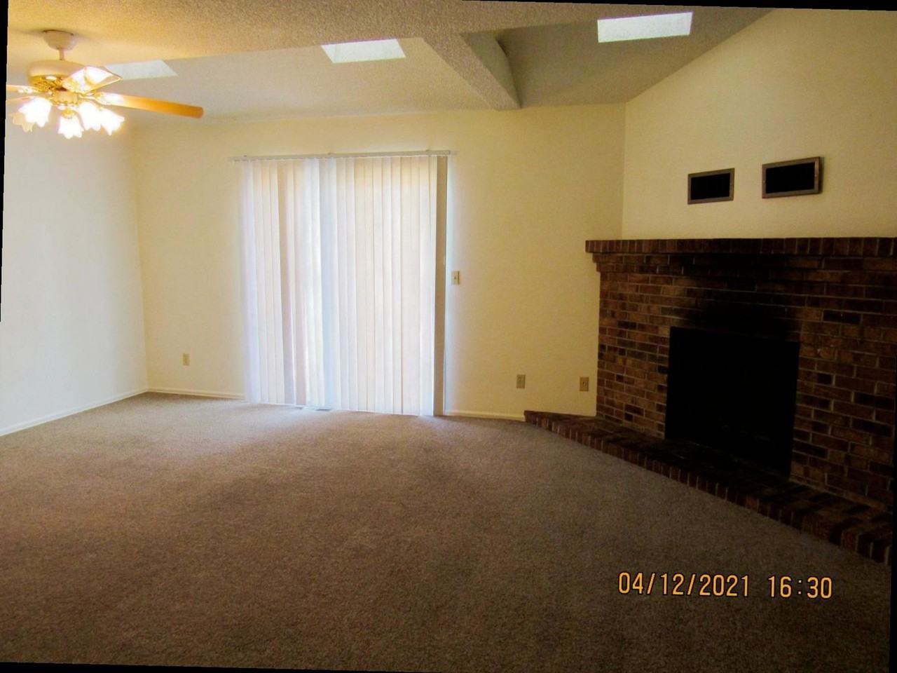 375 Wildrose Ln - Photo 4 of 15