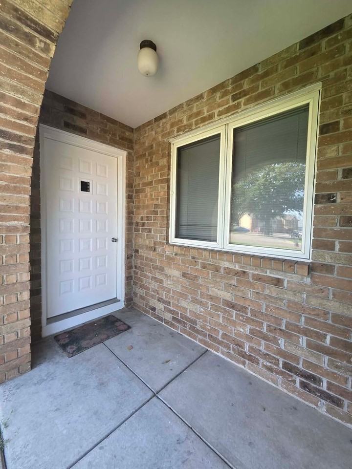 328 S Kiowa Ct - Photo 2 of 25