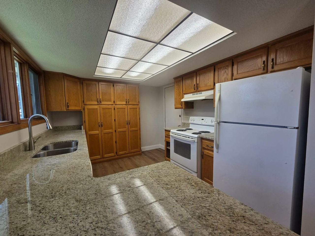 328 S Kiowa Ct - Photo 7 of 25