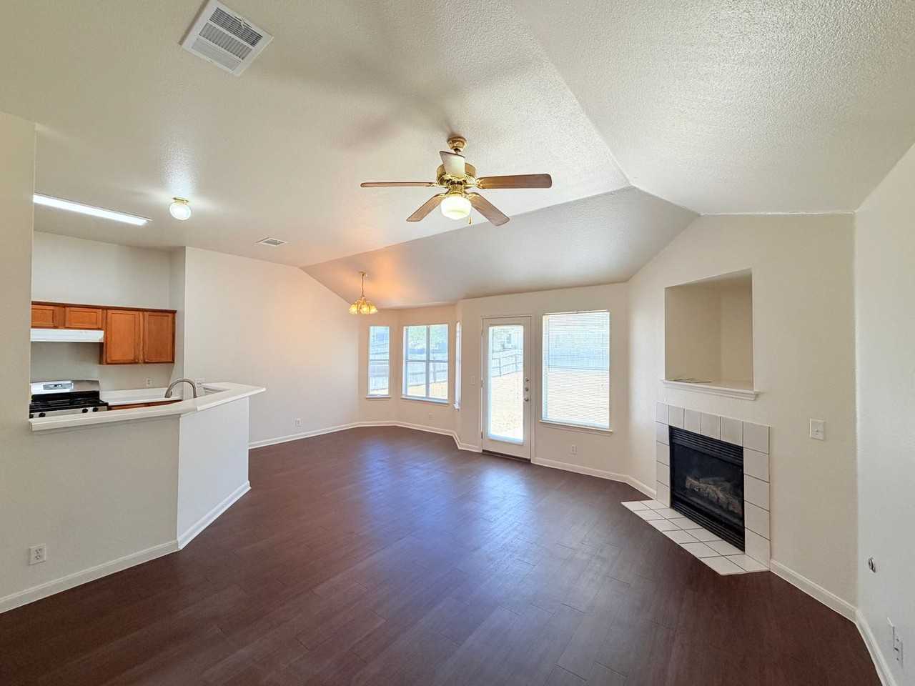 124 Estate Cv - Photo 2 of 31