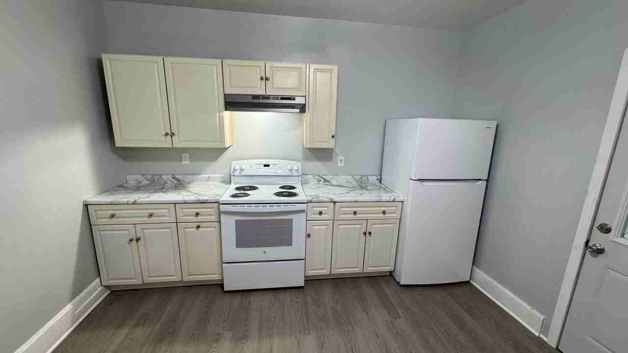 219 W 15th St - Photo 2 of 24