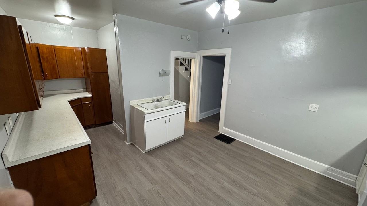 219 W 15th St - Photo 4 of 24
