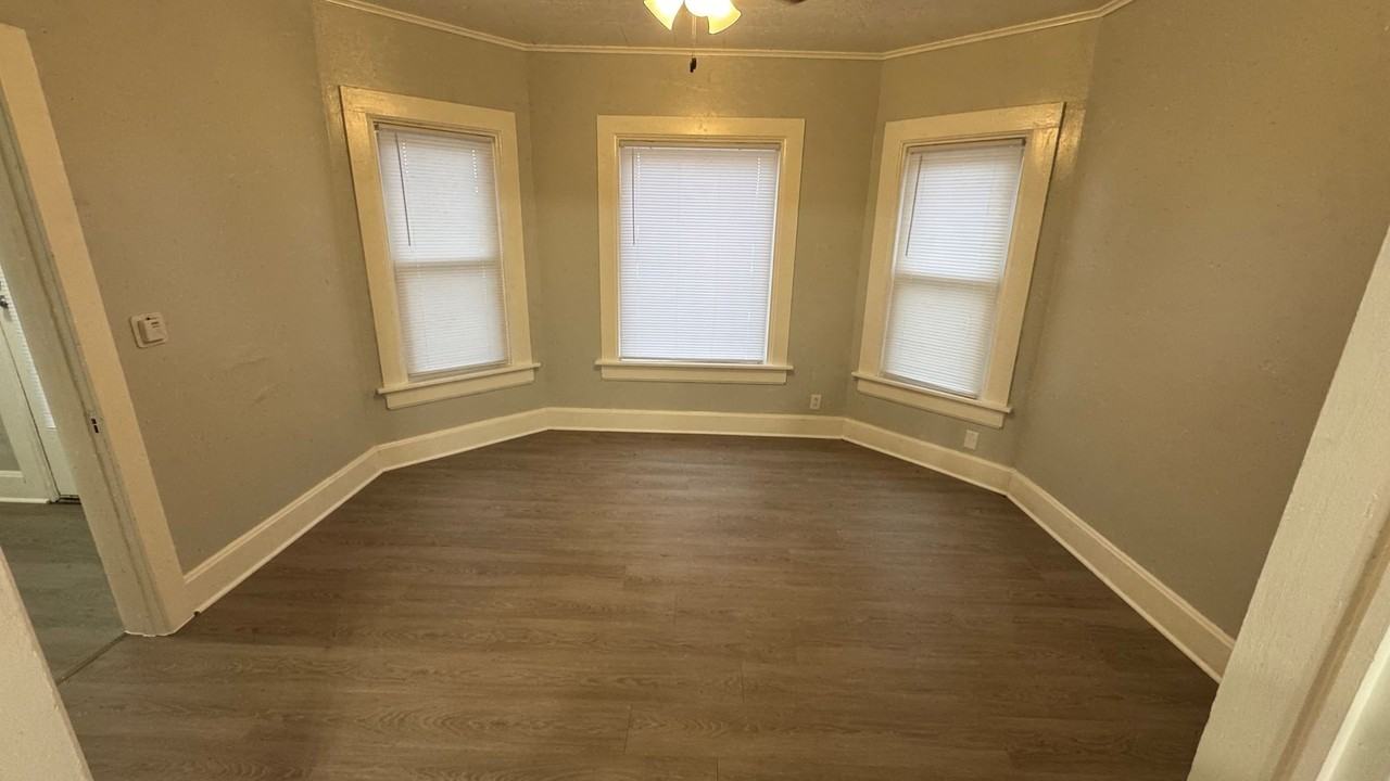 219 W 15th St - Photo 6 of 24