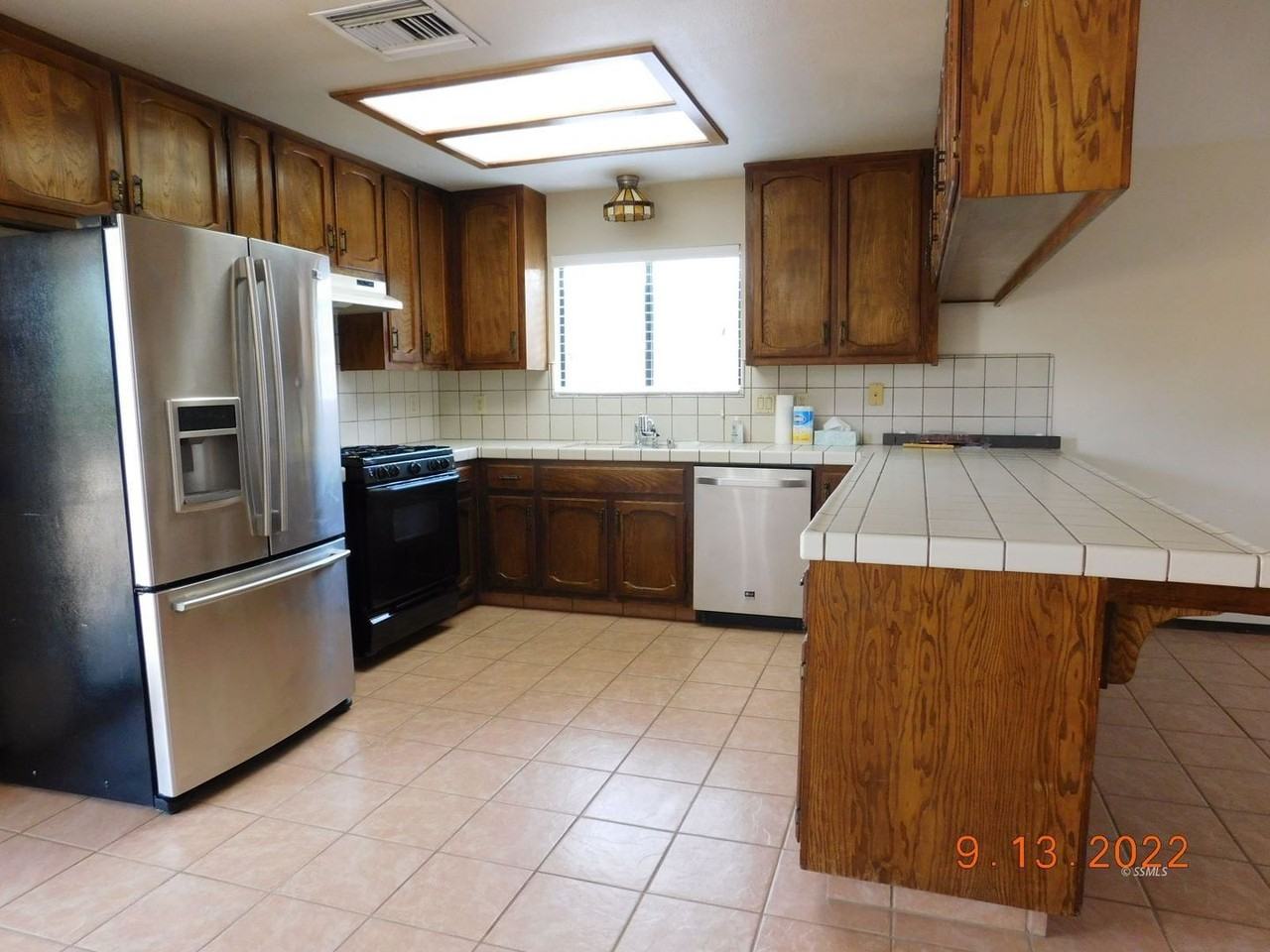 330 E Wilson Ave - Photo 5 of 17