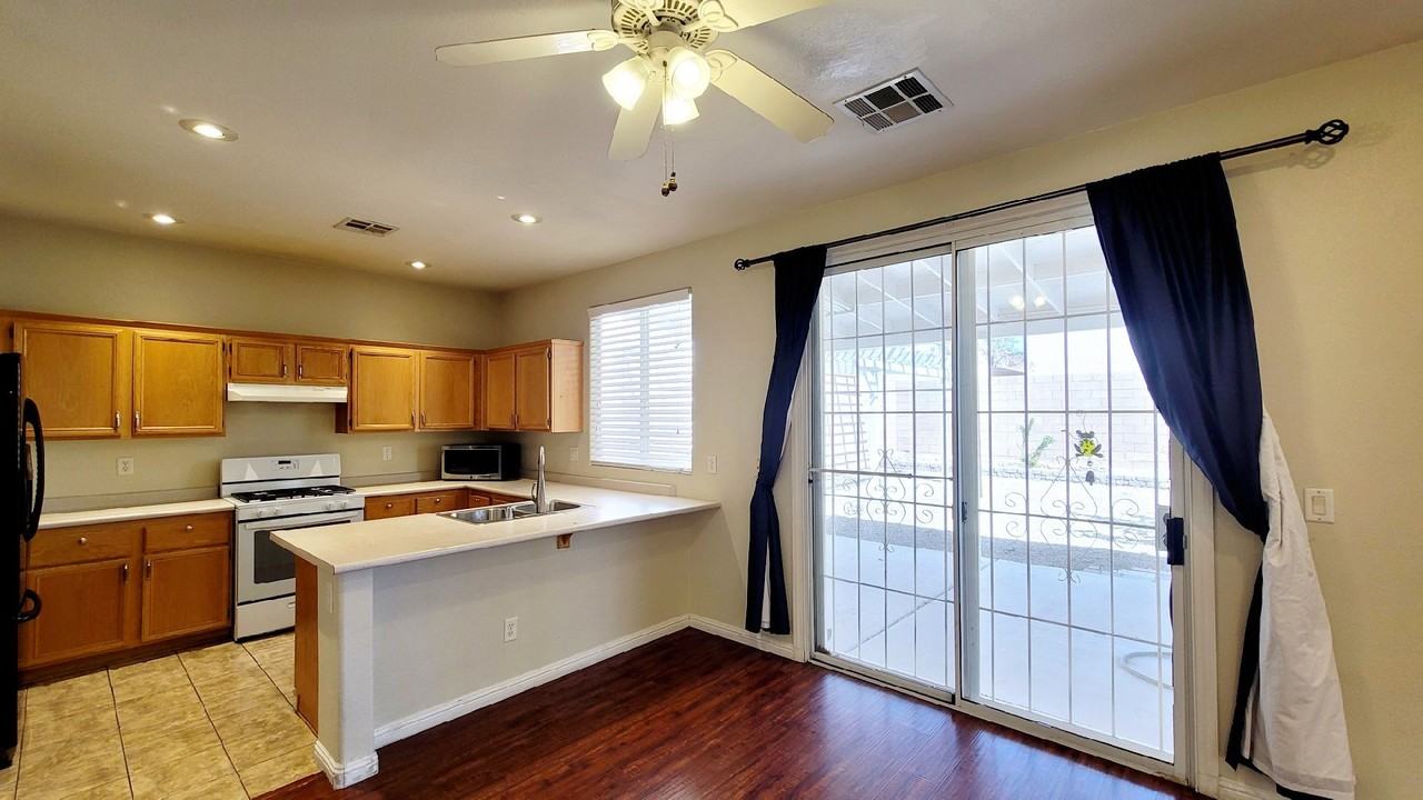 8344 Golden Cypress Ave - Photo 5 of 25