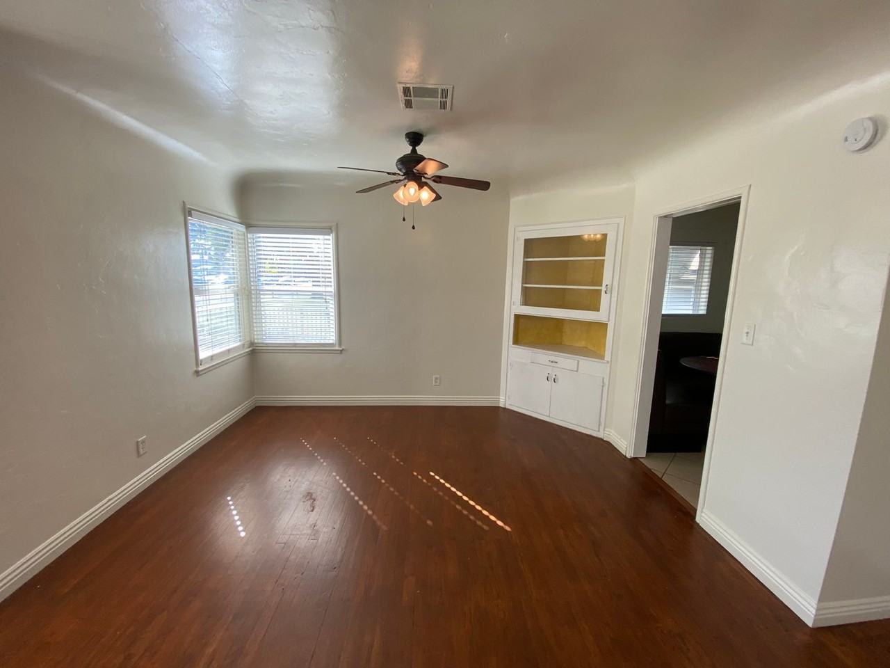 801 S Sowell St - Photo 5 of 30