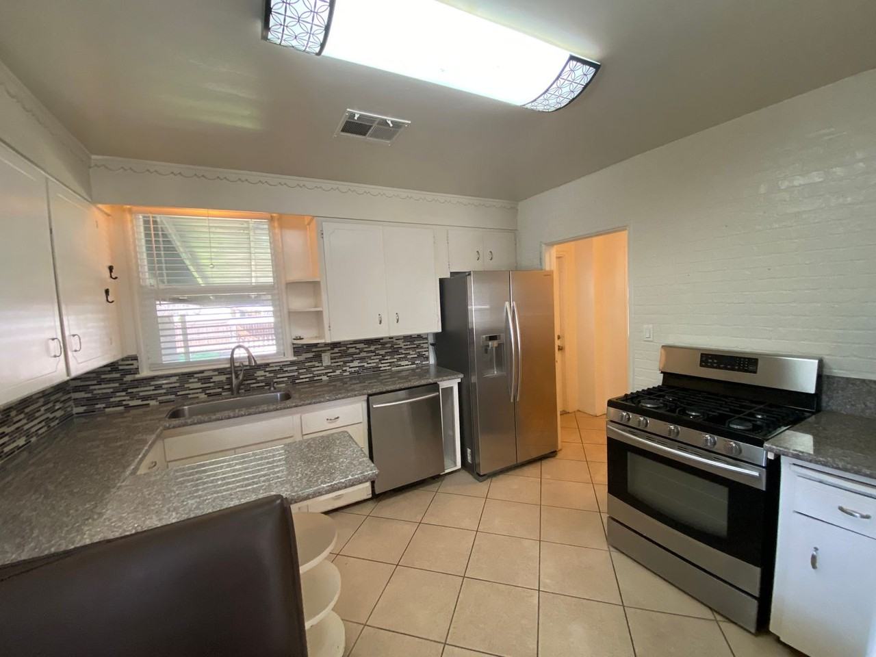 801 S Sowell St - Photo 6 of 30