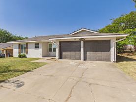 324 Nw Compass Dr - Photo 1 of 1