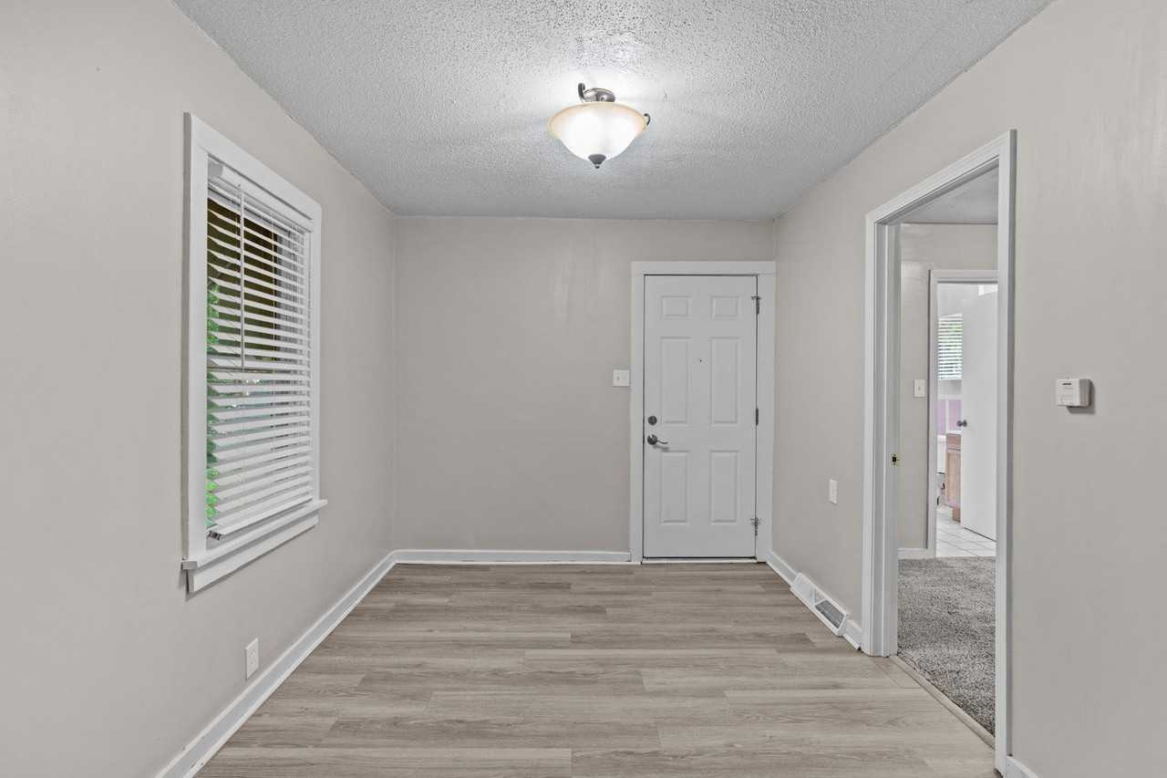2936 N Hanley Rd - Photo 2 of 30