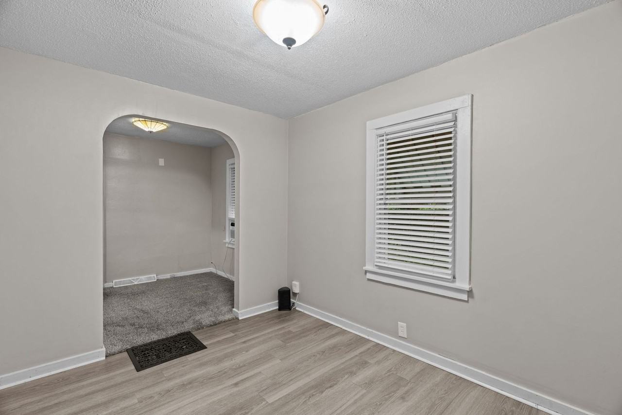 2936 N Hanley Rd - Photo 3 of 30