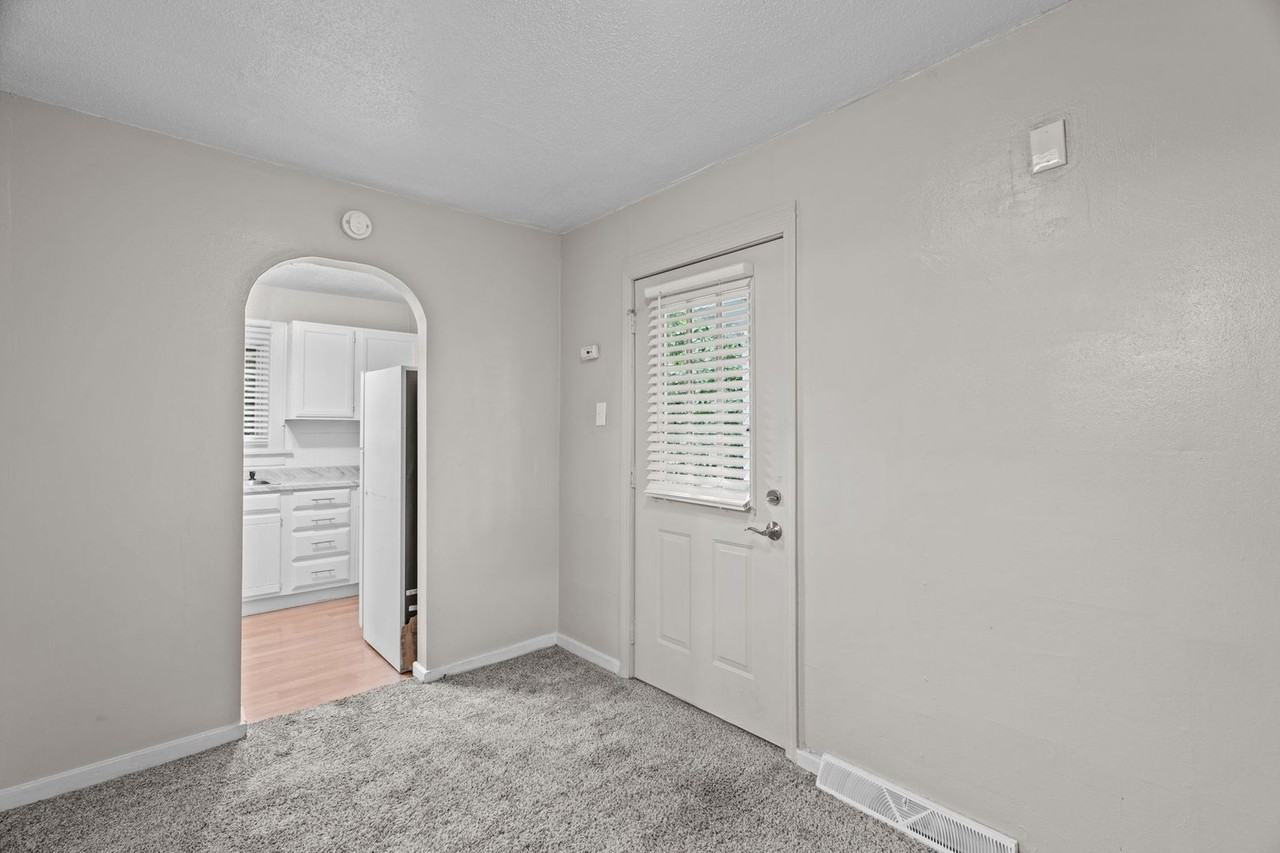 2936 N Hanley Rd - Photo 6 of 30