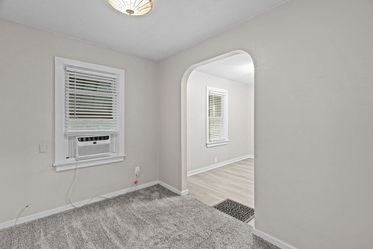 2936 N Hanley Rd - Photo 7 of 30