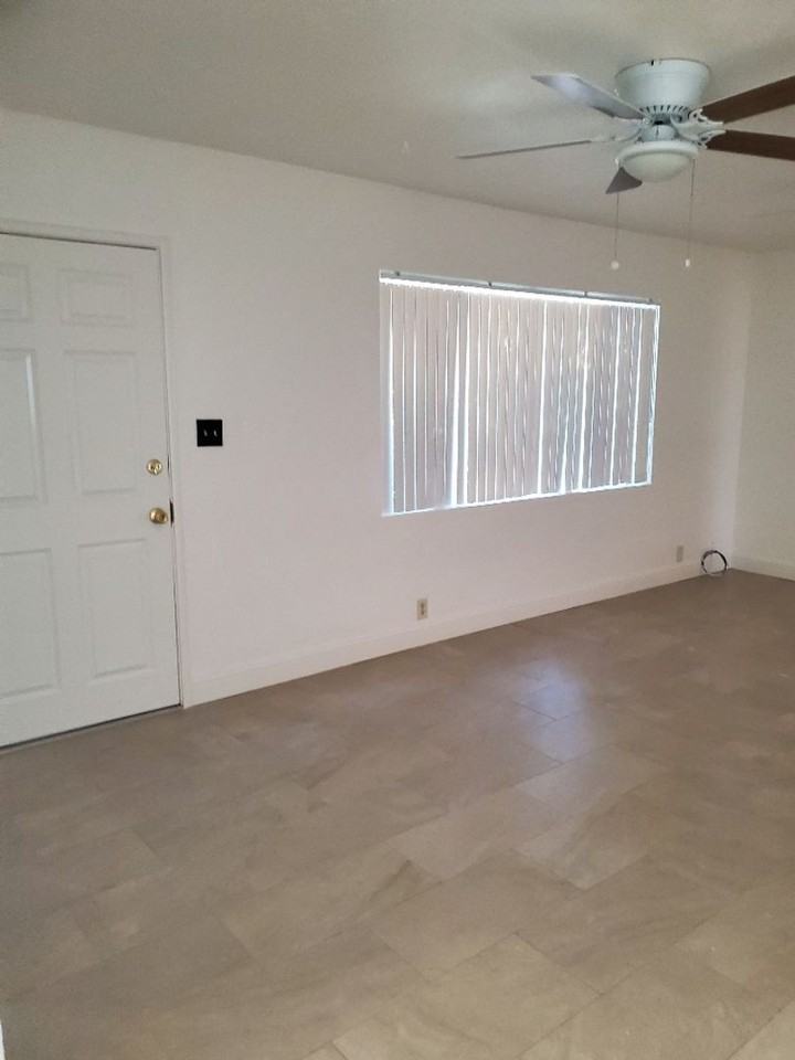 2548 S Watson St - Photo 2 of 9