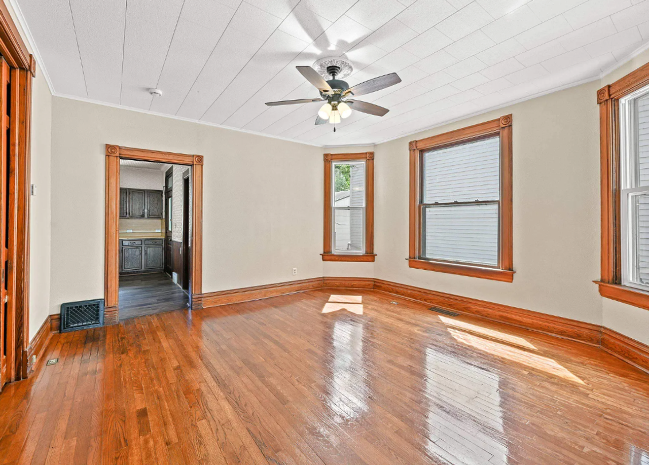 2508 Windsor Ave - Photo 4 of 8