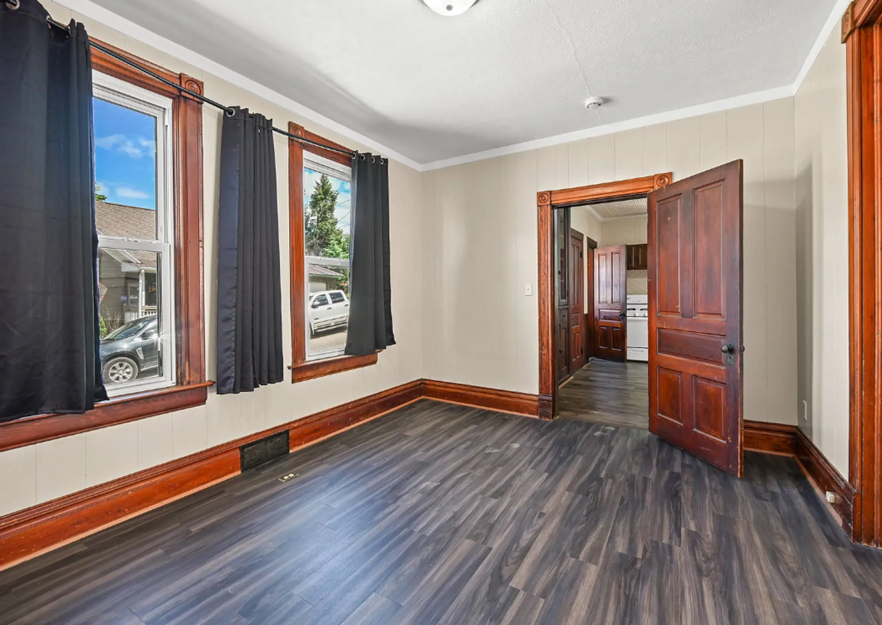 2508 Windsor Ave - Photo 5 of 8