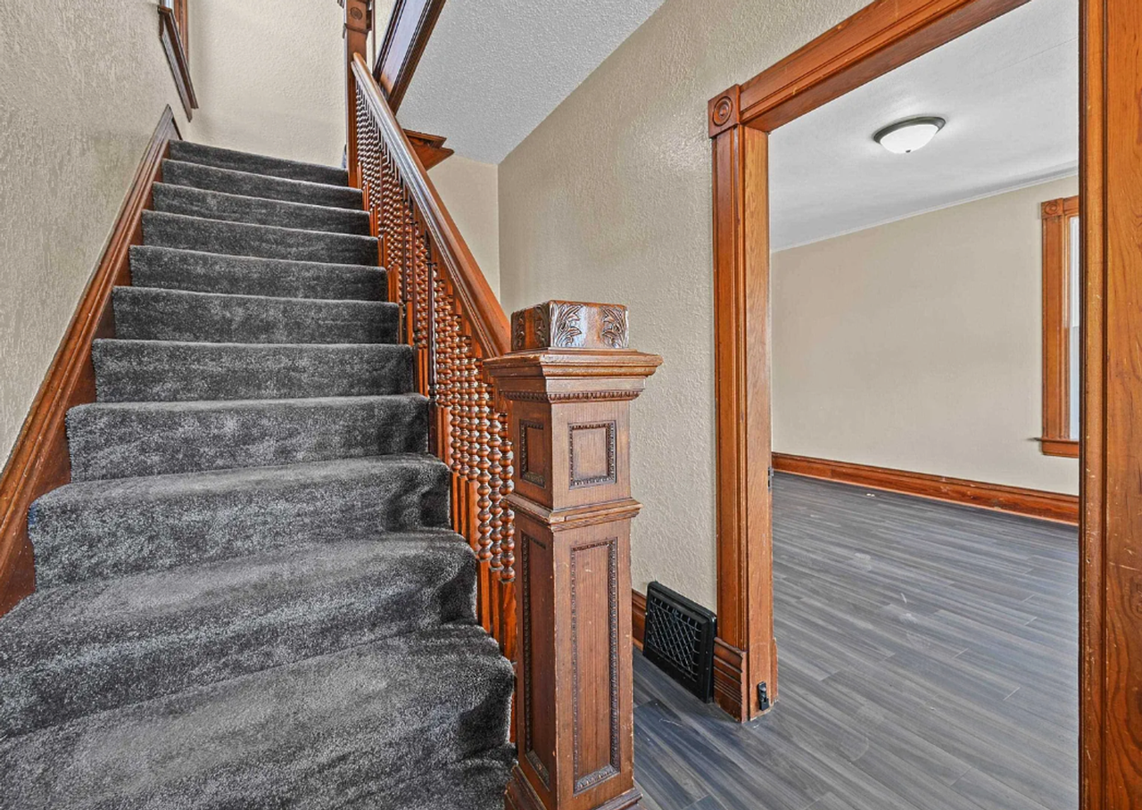 2508 Windsor Ave - Photo 6 of 8