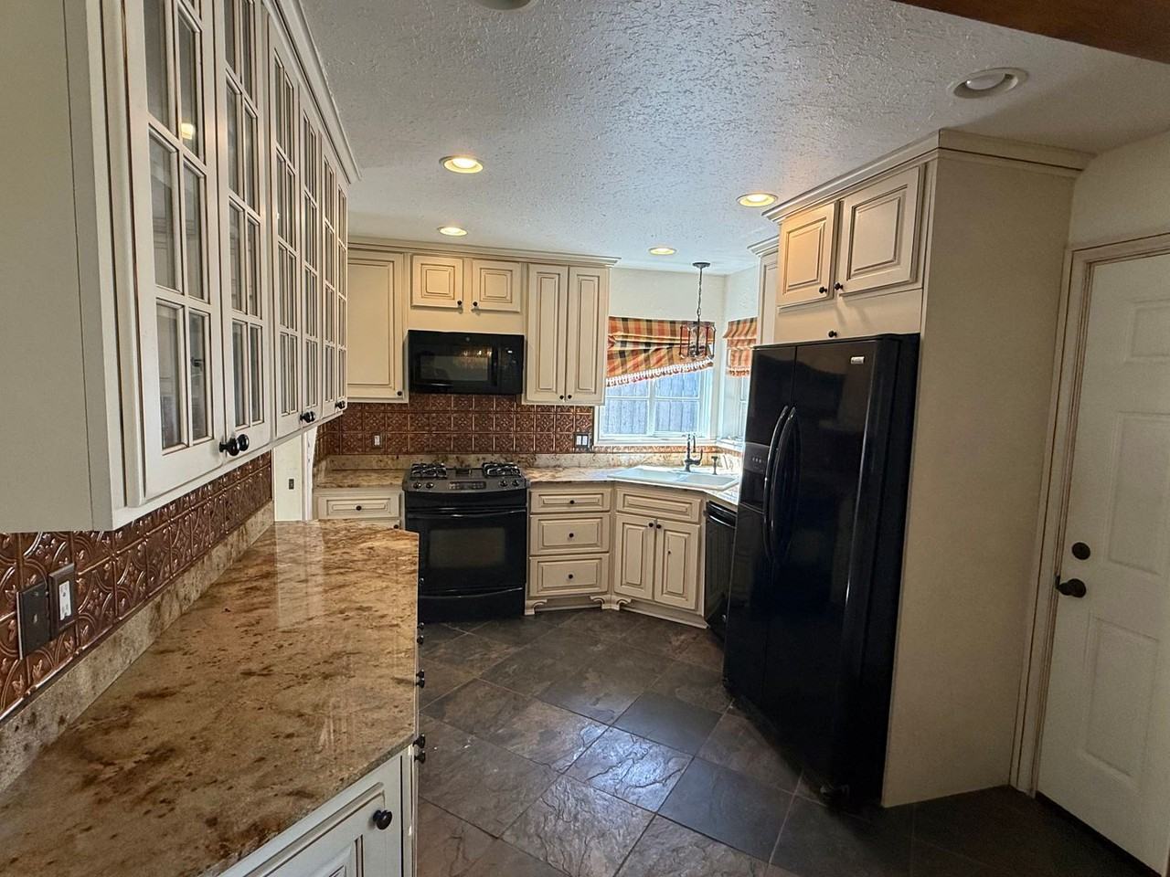 1833 Westminster Pl - Photo 4 of 12