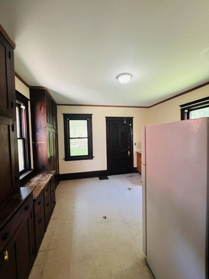 710 E Davenport St - Photo 3 of 13