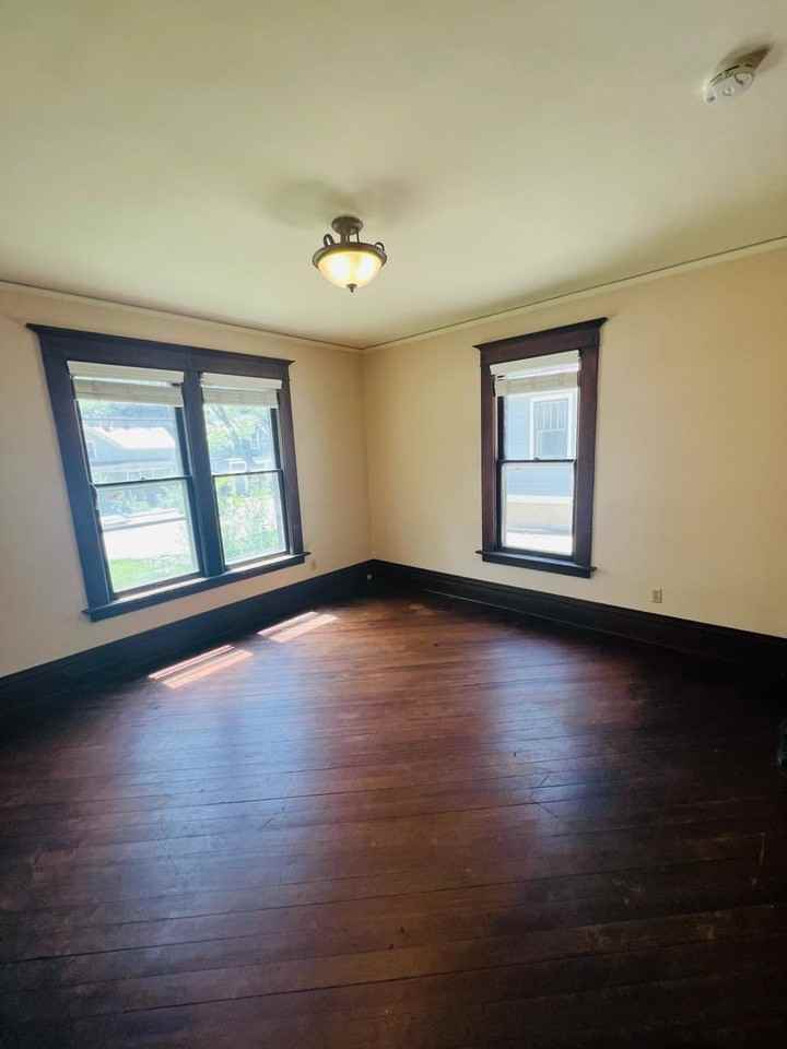 710 E Davenport St - Photo 7 of 13