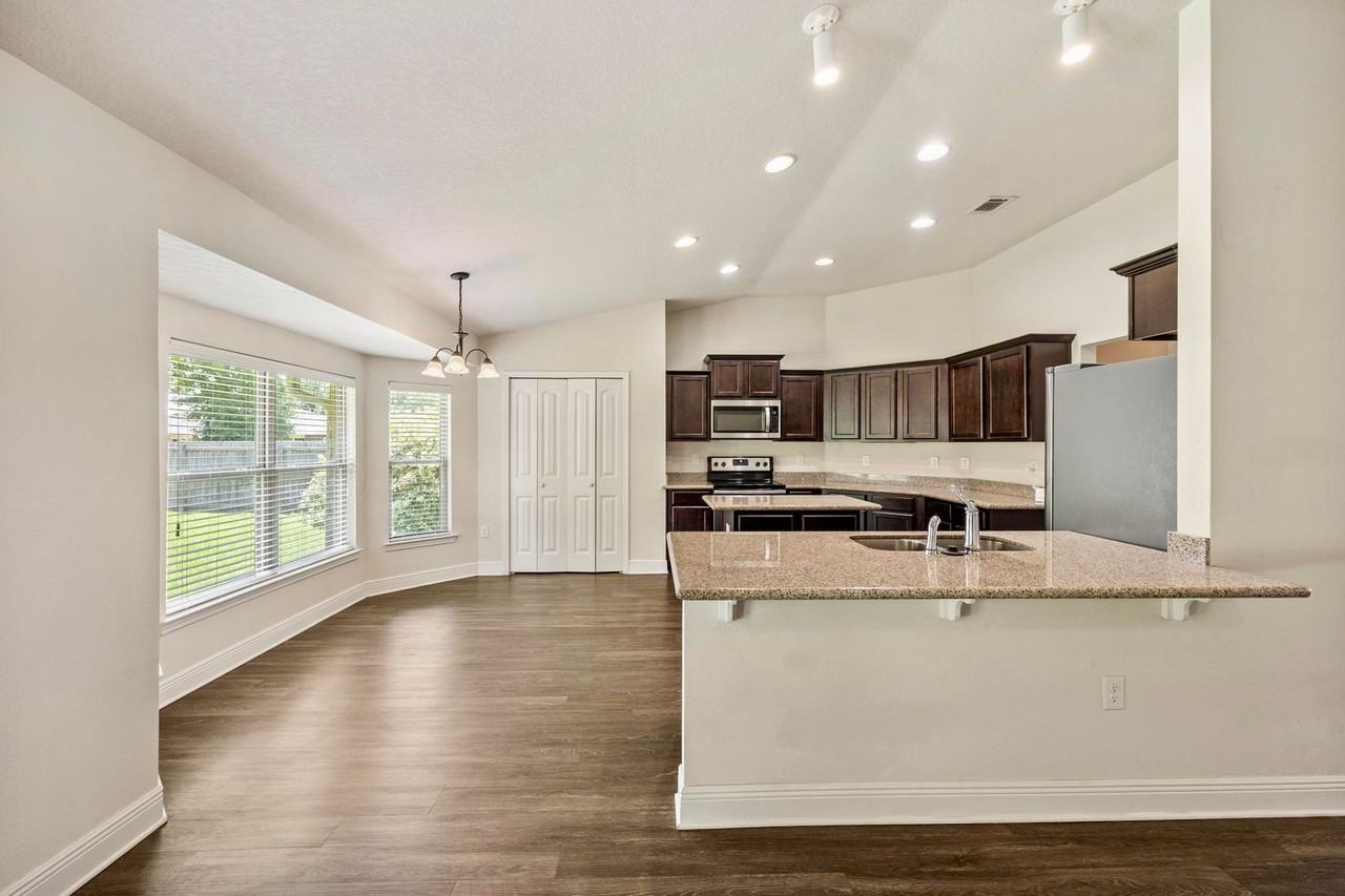 5735 Mill Stream Way - Photo 5 of 16