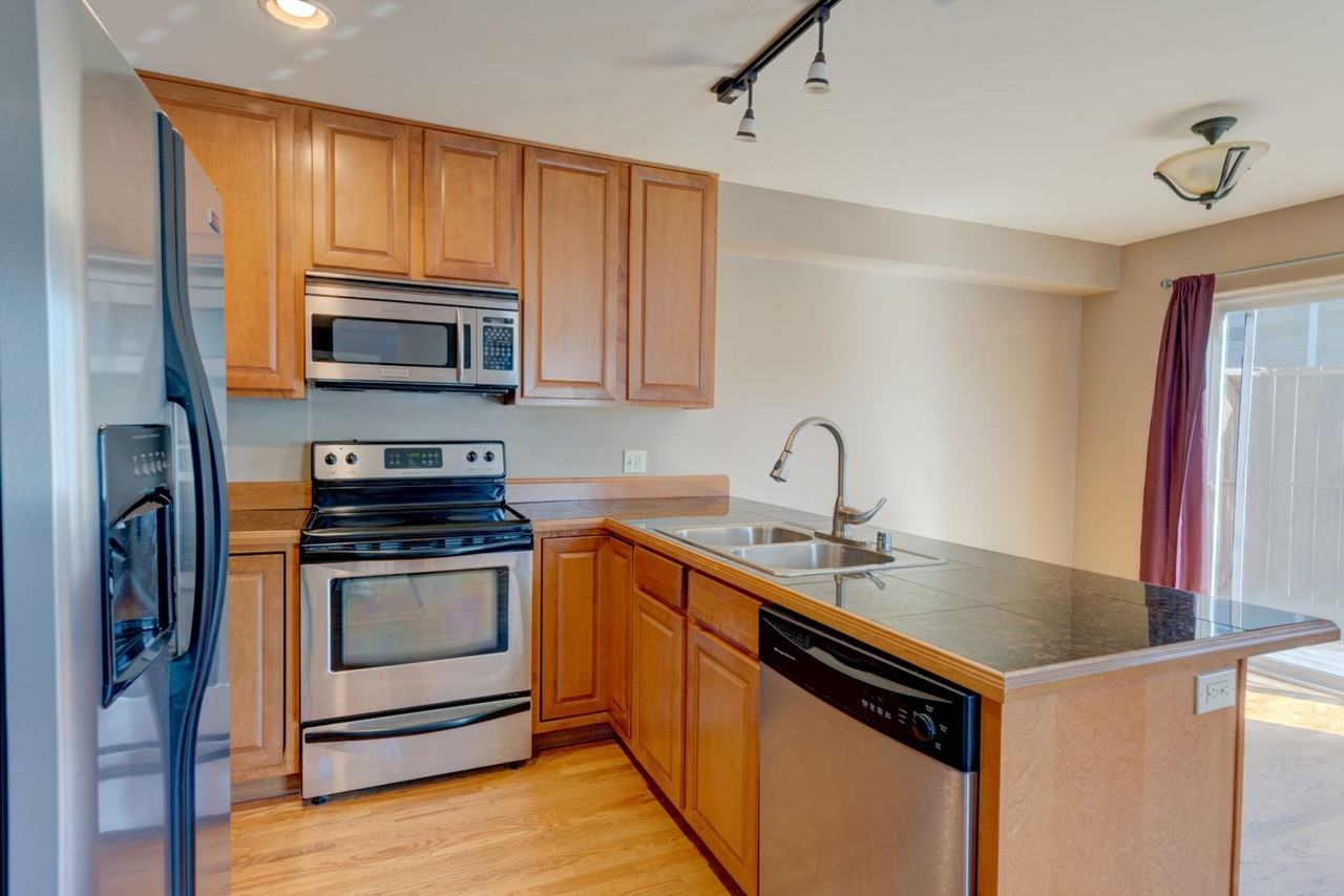 563 Ne Kettle St Apt C4 - Photo 3 of 23