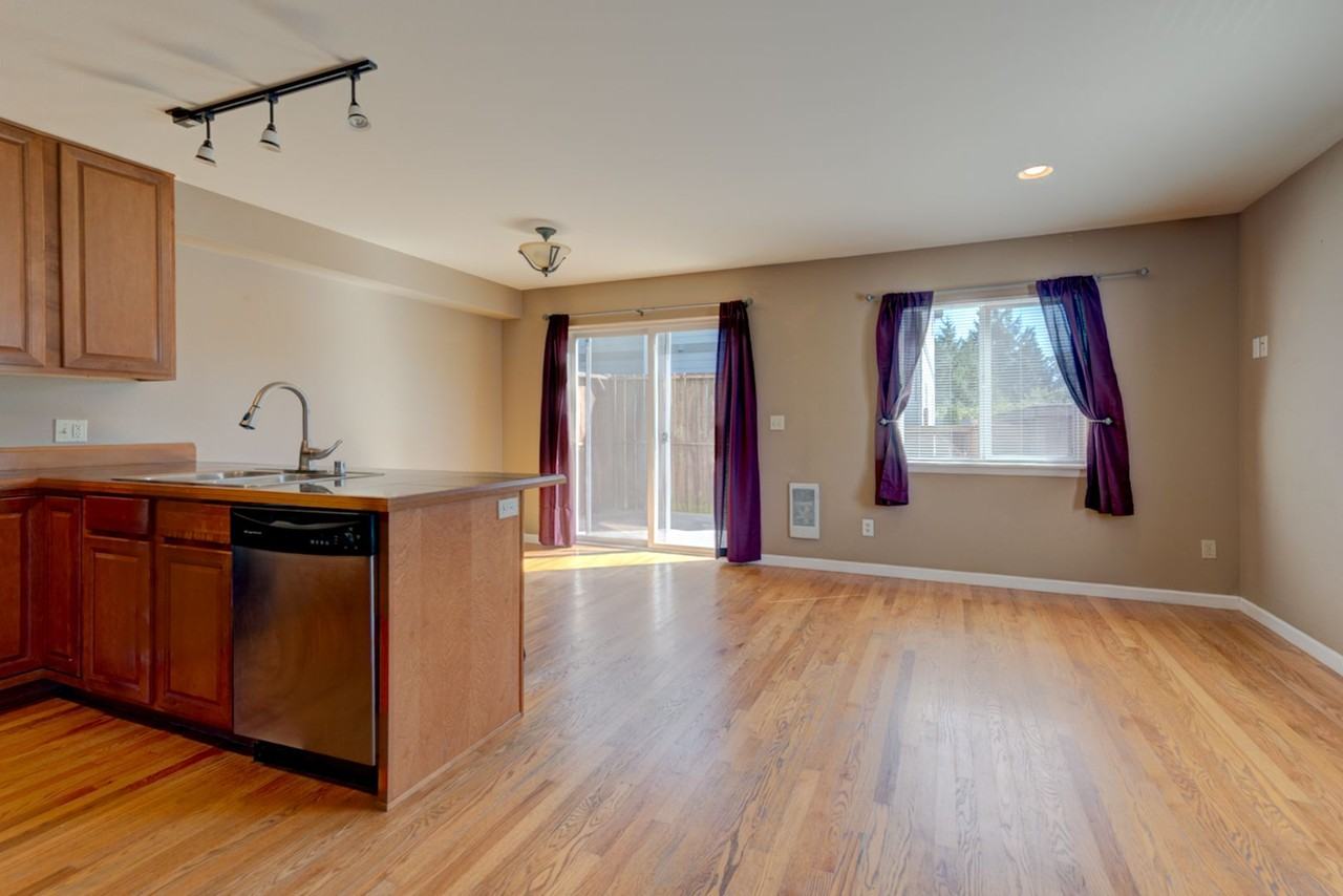 563 Ne Kettle St Apt C4 - Photo 4 of 23