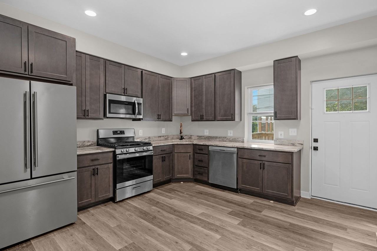 517 E 27th St - Photo 3 of 31