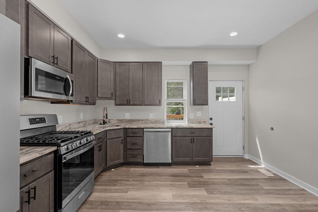 517 E 27th St - Photo 5 of 31
