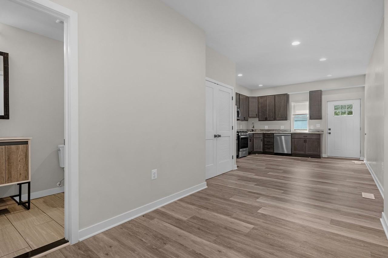 517 E 27th St - Photo 6 of 31