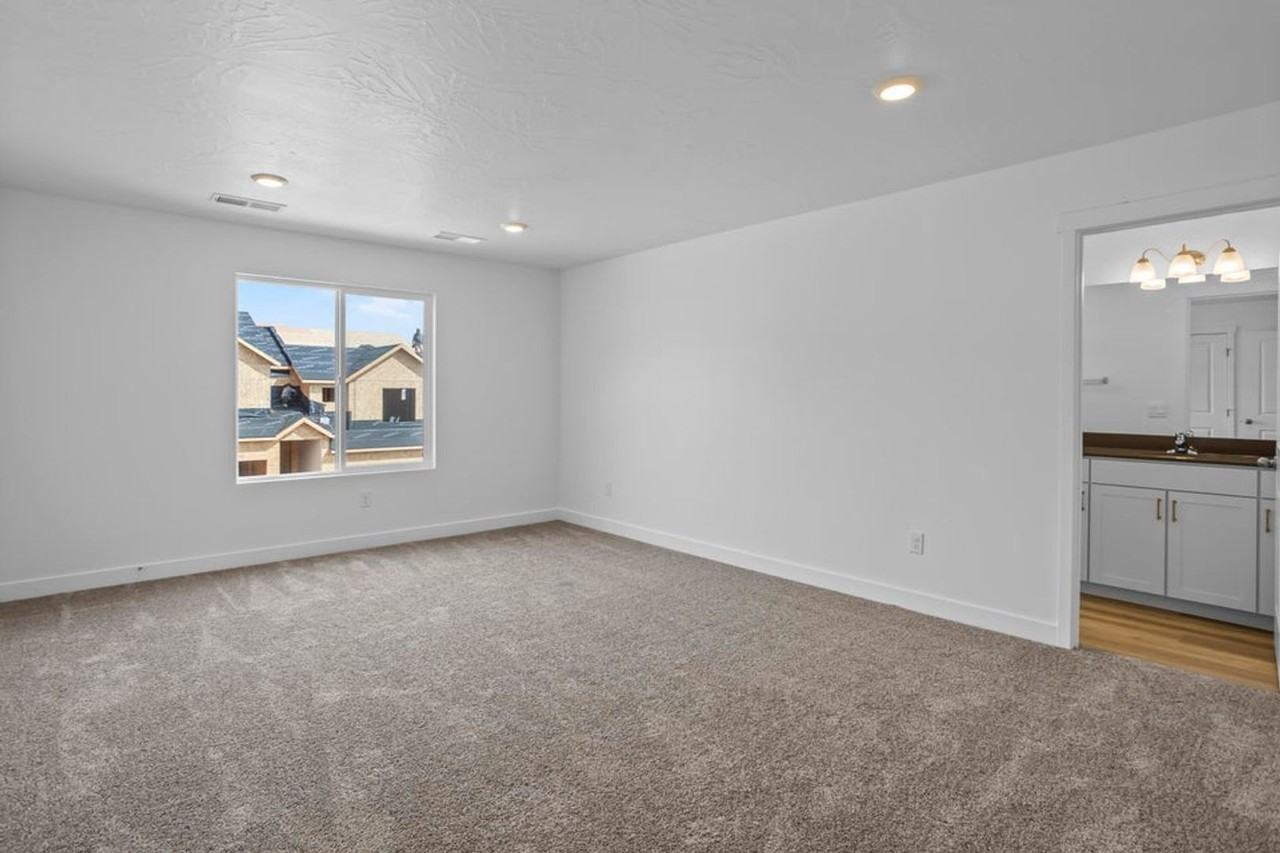 1786 S Wolverine Way - Photo 4 of 28