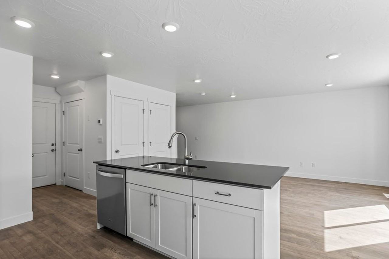 1786 S Wolverine Way - Photo 6 of 28