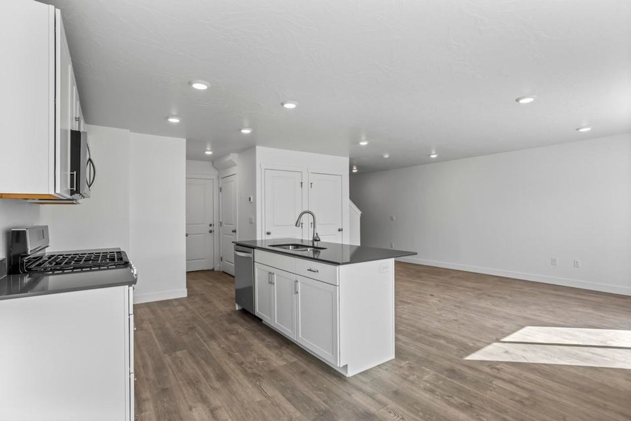 1786 S Wolverine Way - Photo 7 of 28