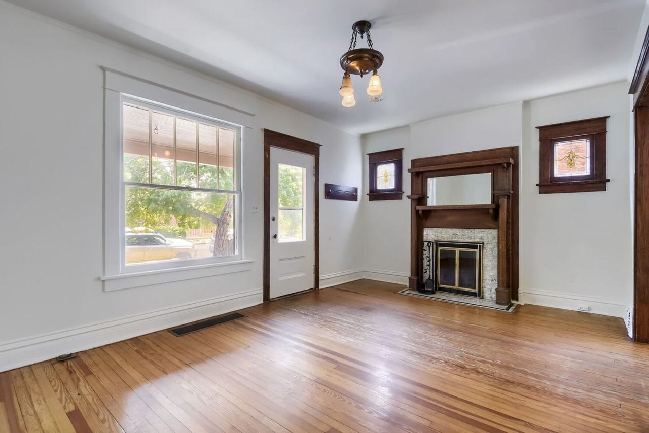 1055 S Pearl St - Photo 2 of 11