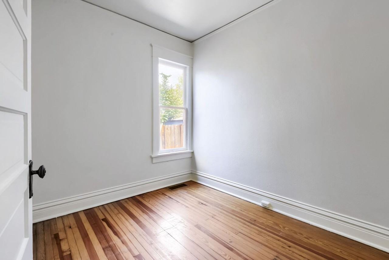 1055 S Pearl St - Photo 6 of 11