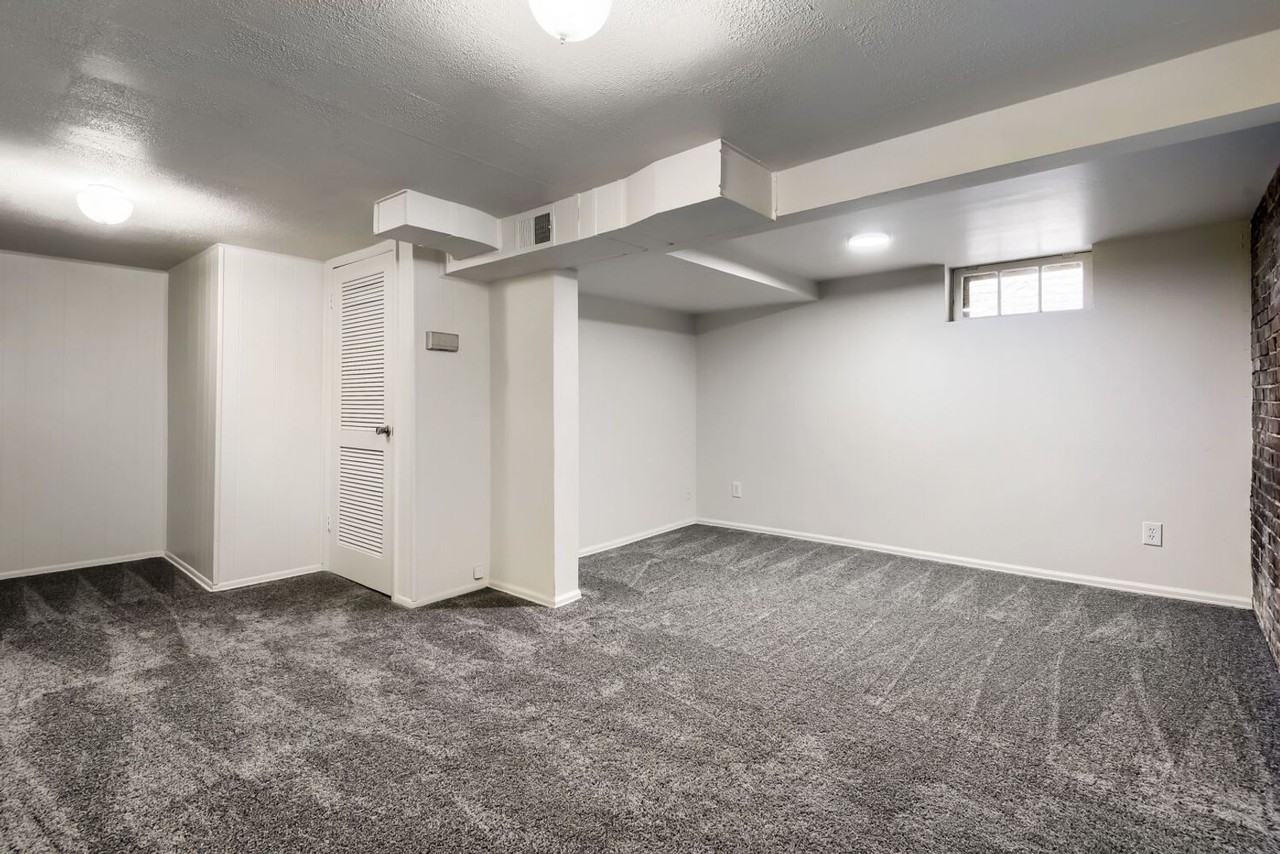1055 S Pearl St - Photo 7 of 11