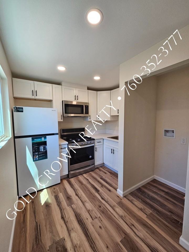 1074 W Euclid Ave - Photo 2 of 9