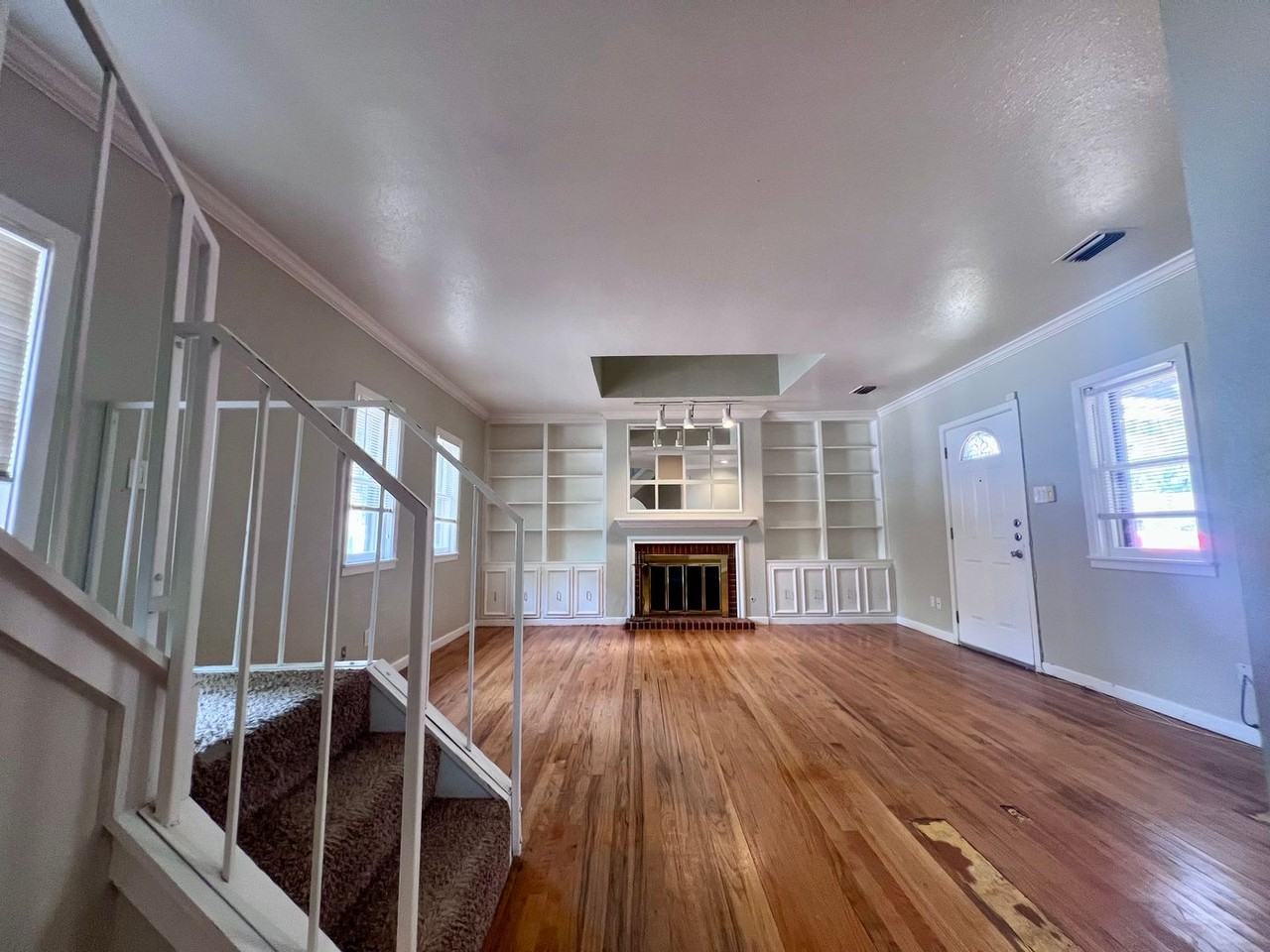 1923 23rd St - Photo 3 of 15
