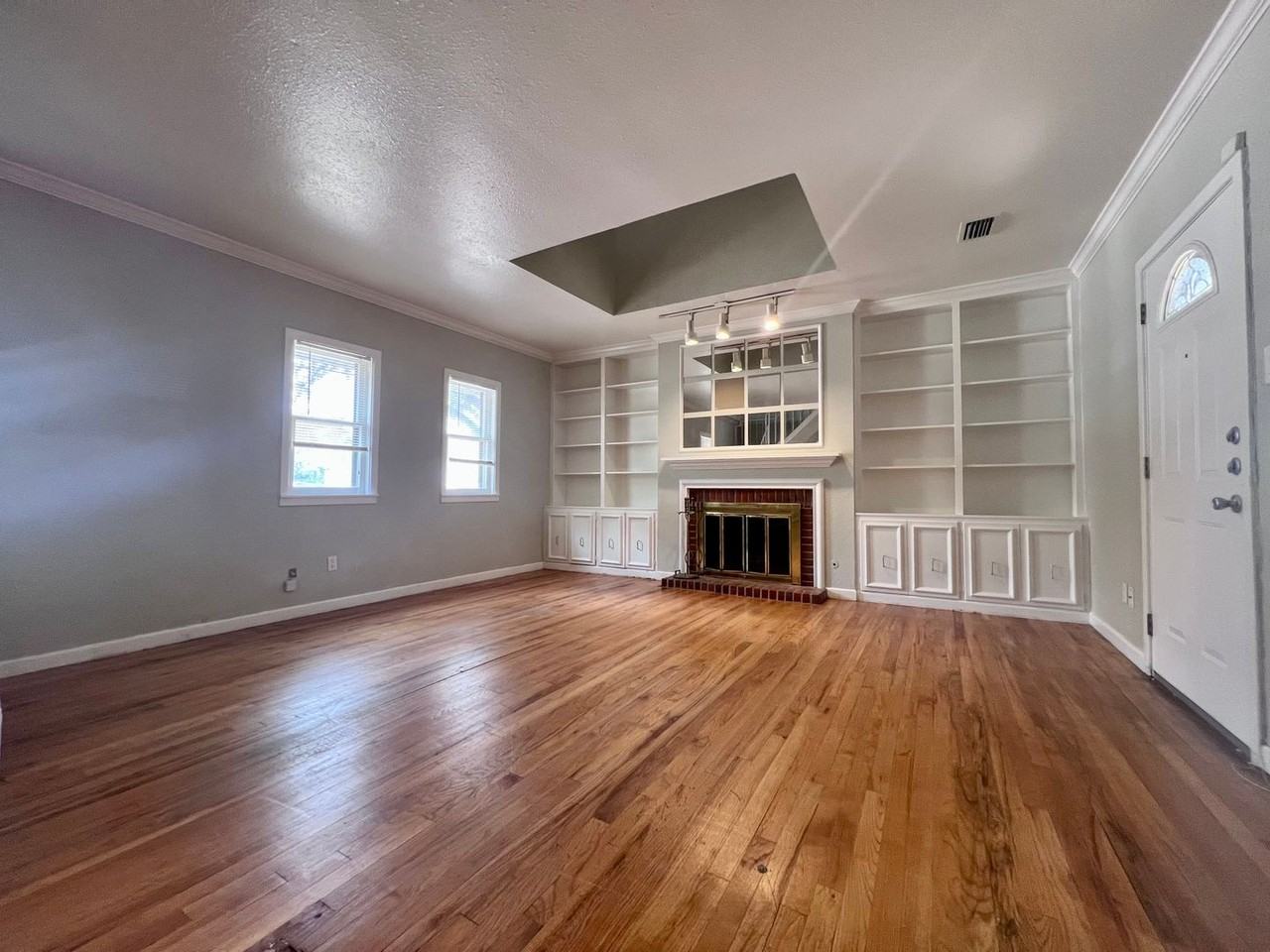 1923 23rd St - Photo 4 of 15