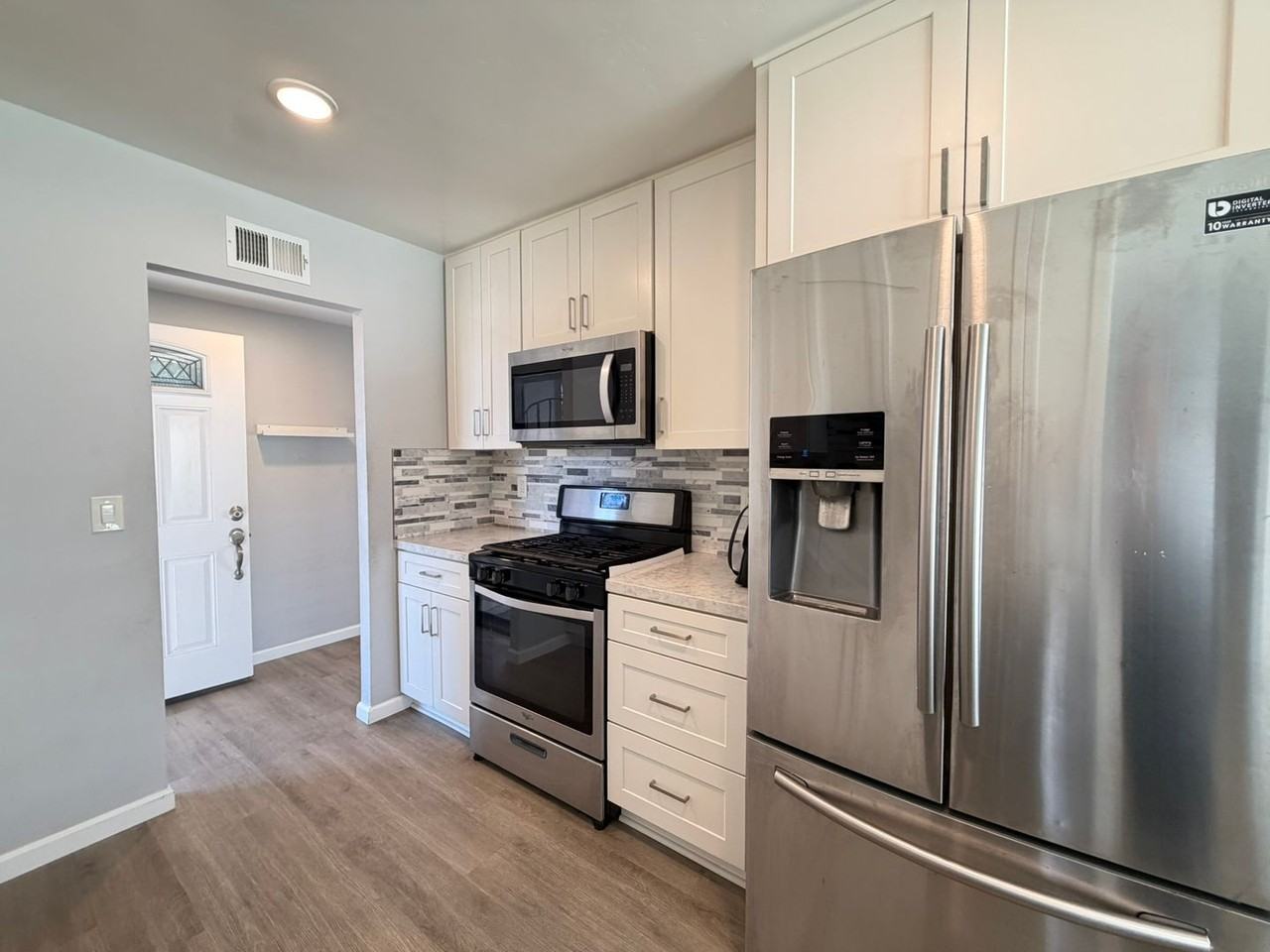 551 Glencrest Dr - Photo 3 of 8